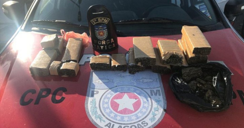 Polícia apreende 5kg de maconha com jovens em Maceió