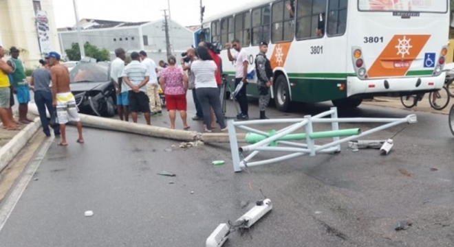 Outro acidente também foi registrado a poucos metros do primeiro; em ambos os casos, ninguém ficou ferido gravemente (Crédito: Heliana Gonçalves)