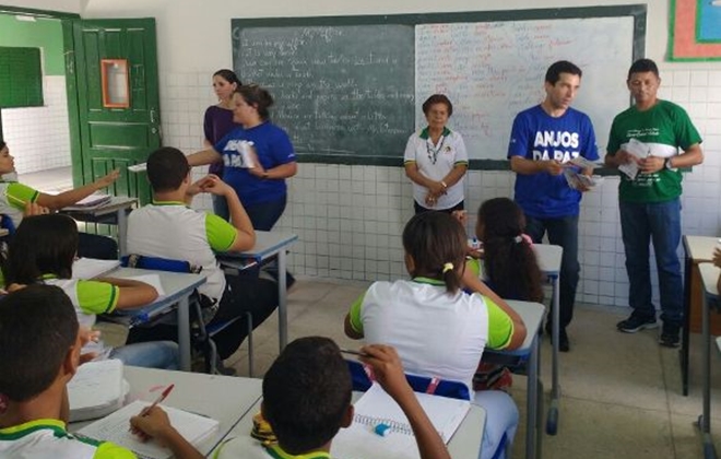 Equipes do Anjos da Paz estiveram em escola e Creas do município (Crédito: Divulgação)
