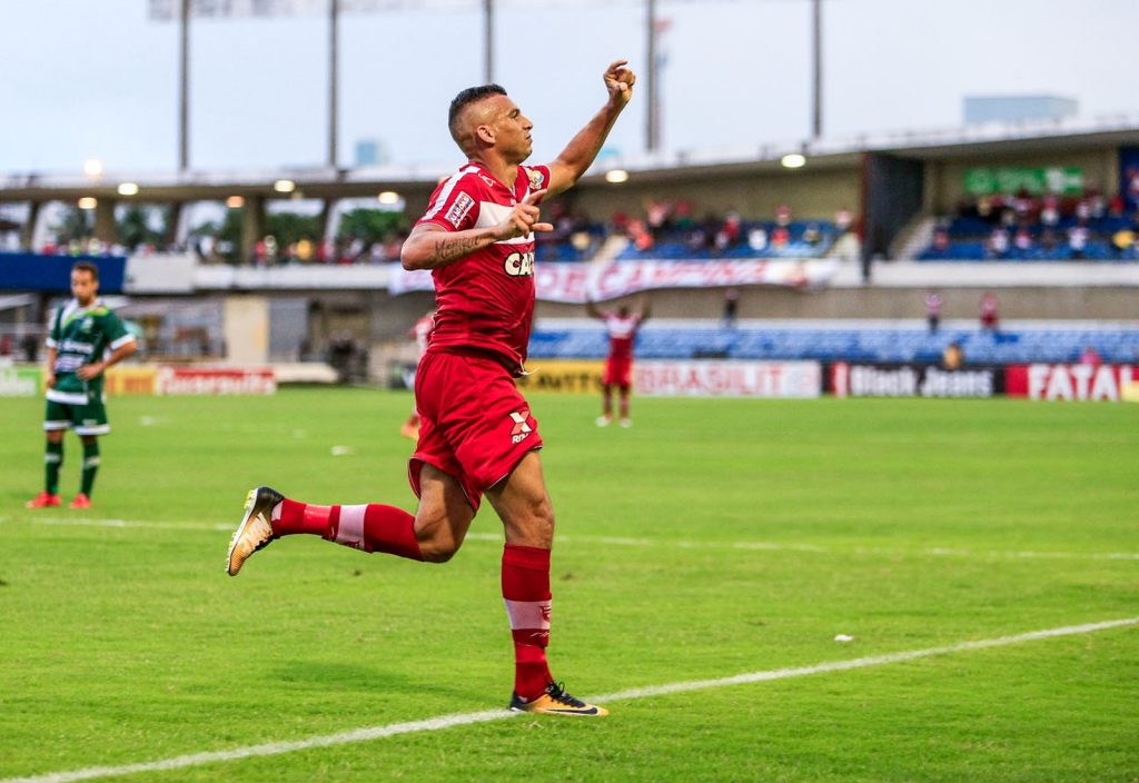 Atacante do CRB pode ser cortado do jogo contra o Boa Esporte por lesão