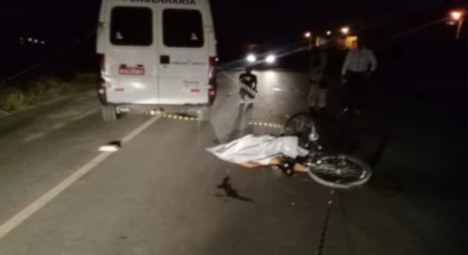 Criança morre após colidir com a bicicleta em van de transporte complementar (Créditos) - Josival Menezes