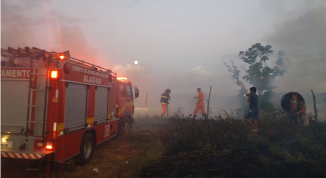 Populares do município não souberam informar o que teria dado início ao incêndio (Crédito: Josenildo Feitosa/BR104)