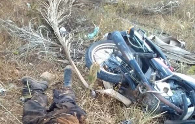 O homem perdeu o controle da moto enquanto trafegava em uma estrada próxima do município (Crédito: Cortesia/Alagoas24horas)