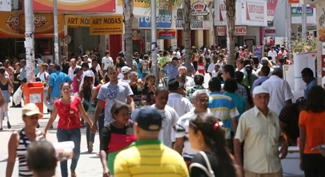 Saiba o que abre e fecha na capital e no interior durante o feriadão