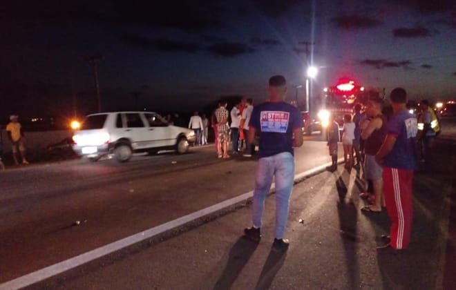 Homens ficam feridos após colisão entre motocicletas