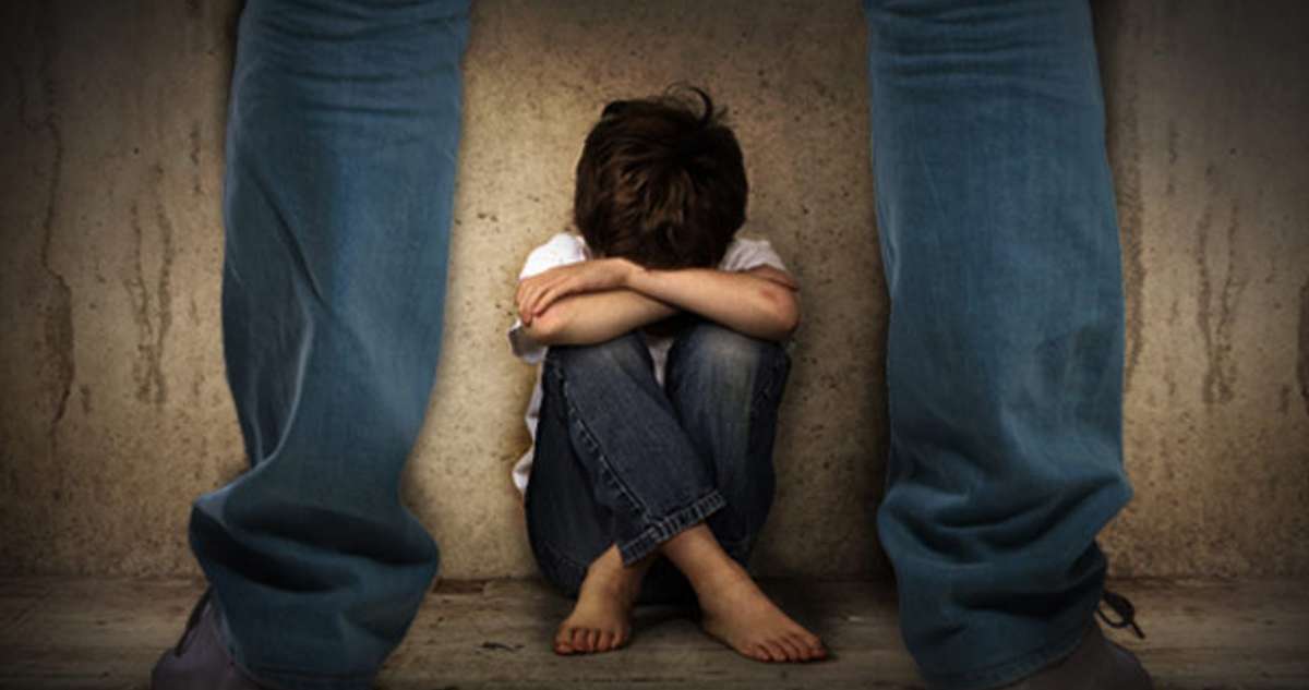 Criança abusada pelo padrasto (Imagem ilustrativa)