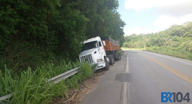Acidente aconteceu na BR-101, entre a Usina Terra Nova e a entrada do município de São Miguel dos Campos (Crédito: Josenildo Feitosa/BR104)