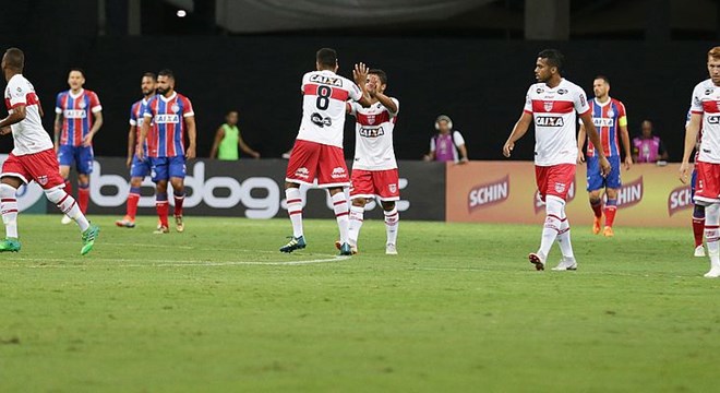 CRB e Bahia na estreia da Copa do Nordeste (Créditos: Raw Image/Folhapress)