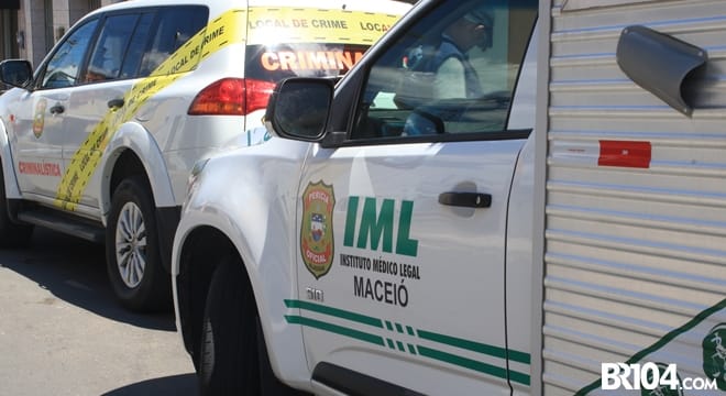 Motociclista morre após sobrar em curva e ser arremessado contra árvore