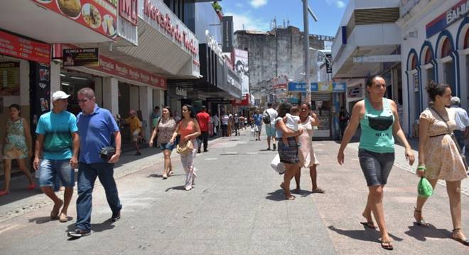 Centro terá horário especial e abertura facultativa. Grandes supermercados também funcionarão — © Assessoria