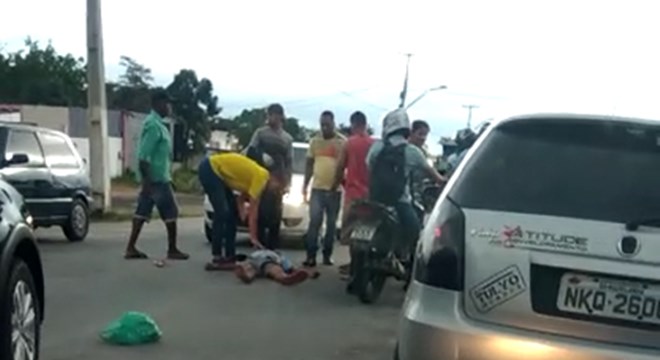 Homem foi atropelado por motocicleta (Crédito: Reprodução)