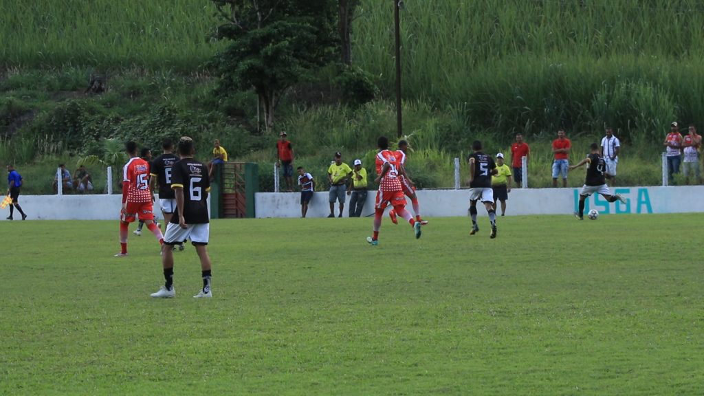 América e Botafogo em campo disputando a 3º Copa Serra-Grandense de Futebol Amador (Créditos: Emanuel - BR104)