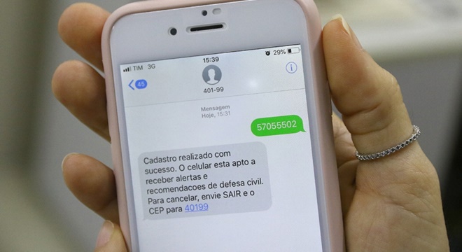 Para se cadastrar, basta enviar um SMS para 40199 com o número do CEP (Crédito: Dárcio Monteiro)
