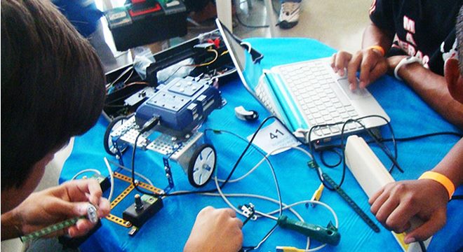 Projeto pretende capacitar jovens por meio de cursos de robótica (Crédito: Divulgação/Secom-JP)