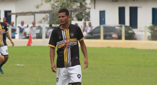Tomtom do Botafogo empatou o jogo (Imagens: Izael Nascimento/Br-104)