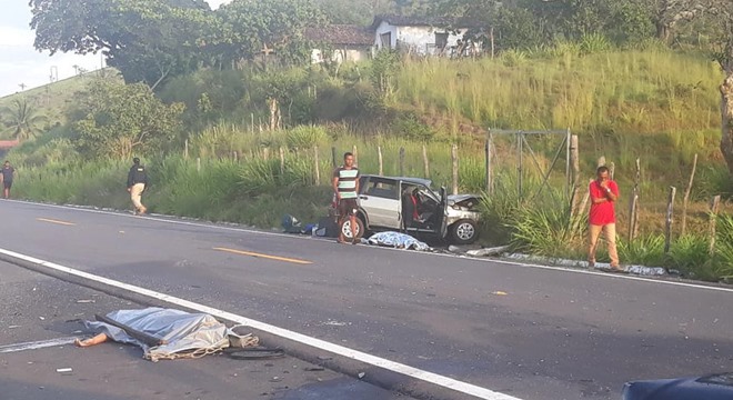 Duas vítimas ficaram presas às ferragens e não resistiram aos ferimentos (Crédito: Cortesia)