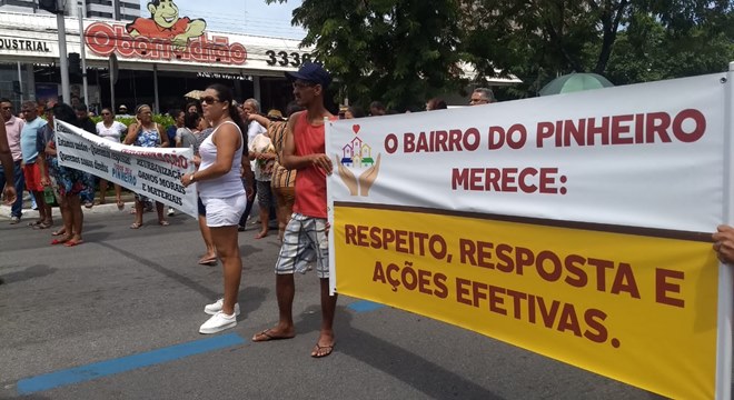 Essa foi a segunda manifestação realizada pelos moradores dessas regiões; Pela manhã, a Avenida Major Cícero de Góes Monteiro, no Mutange, foi totalmente bloqueada (Crédito: Cortesia)