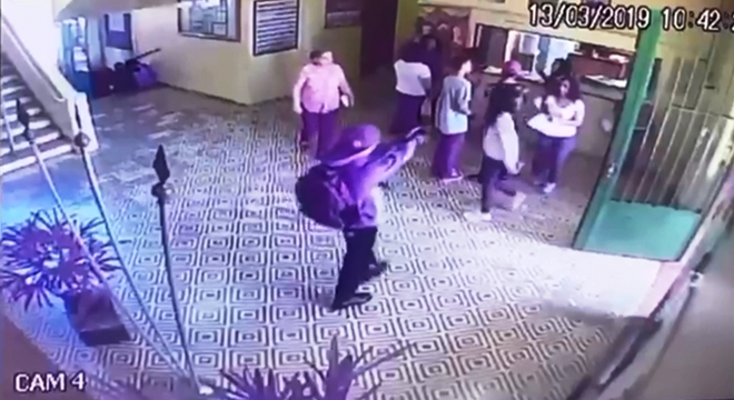 Vídeo mostra ataque de assassinos em escola de Suzano (Crédito: Reprodução)