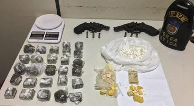 Material apreendido com os acusados durante a noite dessa segunda-feira (04) (Crédito: PM/AL)