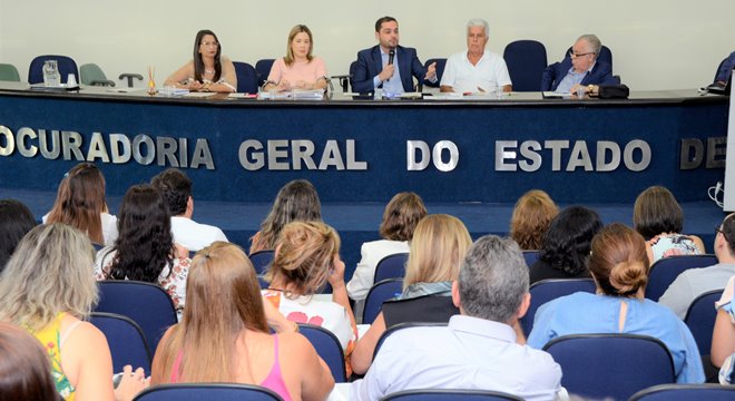 O secretário de Estado da Saúde, Alexandre Ayres, reforçou o compromisso com a Atenção Básica e com as ações nos municípios (Crédito: Carla Cleto)