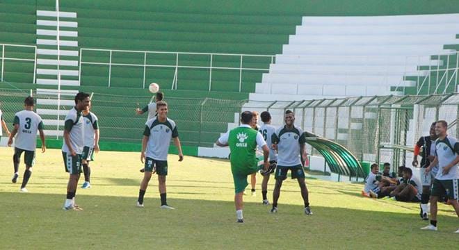Coruripe intensifica treinos em semana de carnaval para confronto contra o CEO