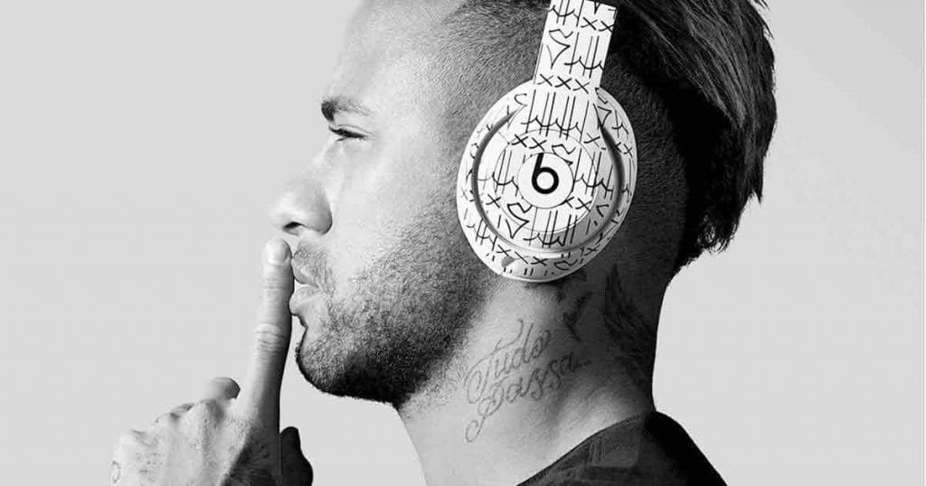 Neymar aparece com novo affair de carnaval (REPRODUÇÃO)