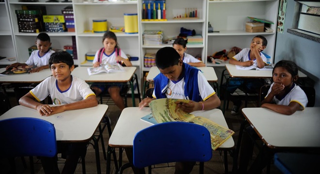 A intenção é que as escolas passem a alfabetizar as crianças no primeiro ano do ensino fundamental (Crédito: Agência Brasil)