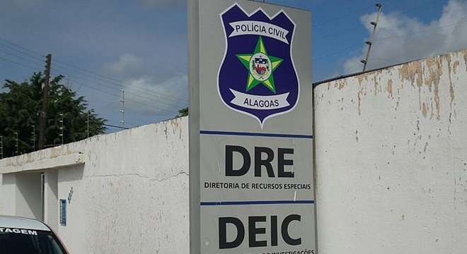 A prisão aconteceu na Praia do Francês, no município de Marechal Deodoro (Crédito: PC/AL)