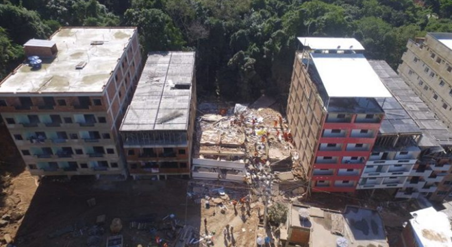 Após tragédia, 16 edifícios construídos irregularmente no terreno serão demolidos (Crédito: Divulgação/Prefeitura do Rio)