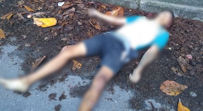 Corpo foi encontrado nas primeiras horas da manhã desta terça-feira (09), na Rua Riachuelo, no bairro do Trapiche da Barra (Crédito: Cortesia)