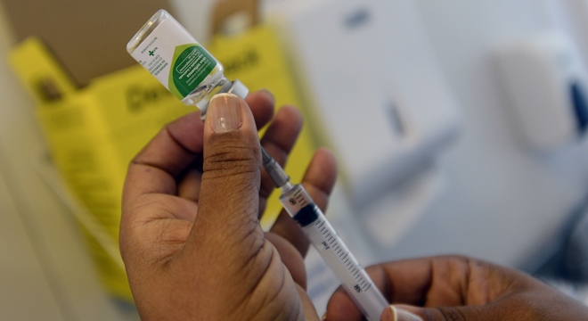 De acordo com o Ministério da Saúde, a imunização, este ano, foi antecipada em cerca de 15 dias em relação aos anos anteriores (Crédito: Agência Brasil)