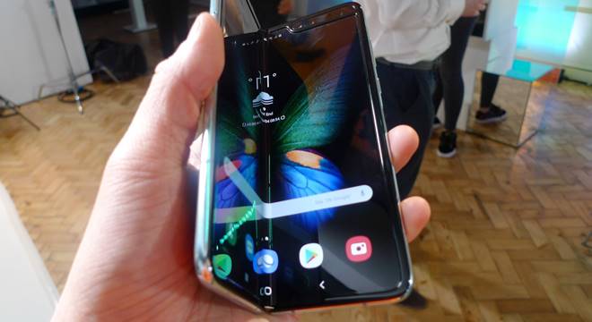 Dispositivo dobrável da Samsung apresenta problemas em menos de dois dias de uso (Créditos: Kelvin Chan/Imagem)