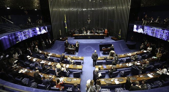 O texto, que acaba com o limite de apenas uma reeleição para os conselheiros, segue para sanção presidencial (Crédito: Fabio Rodrigues Pozzebom/Agência Brasil)