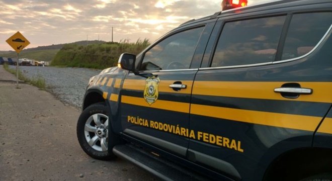 Veículo havia sido roubado em Murici e foi abandonado pelos criminosos no município de Flexeiras (Crédito: Assessoria)