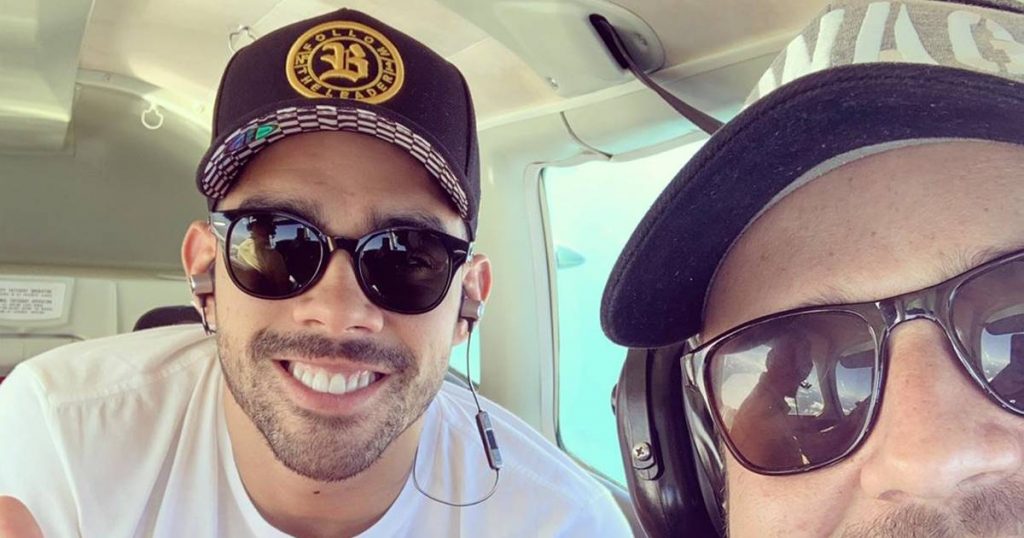 Última foto de Gabriel Diniz na aeronave — © Reprodução/Redes Sociais