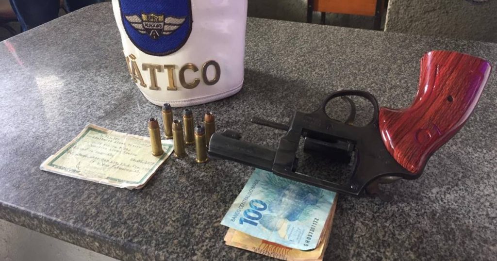 Homem tenta fugir mas acaba preso por porte ilegal de arma em União