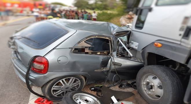 De acordo com a Polícia Rodoviária Federal (PRF), o acidente foi causado por uma passagem em um local proibido — © Divulgação/PRF