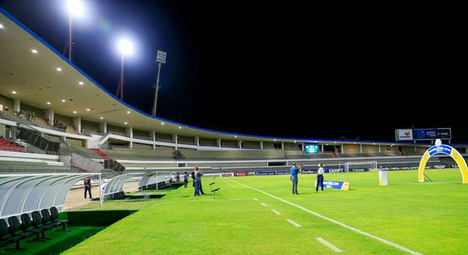 Estádio Rei Pelé ganha novo sistema de iluminação em LED - © Ailton Cruz