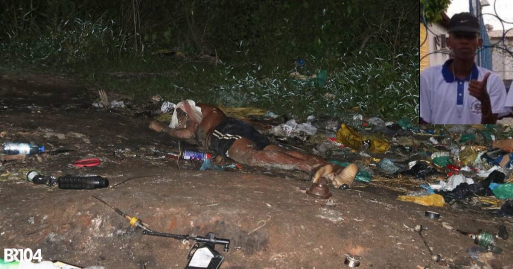 Moradores relataram que ouviram tiros e logo depois avistaram o corpo do jovem estirado em meio ao lixo (Crédito: Gustavo Lopes/BR104)