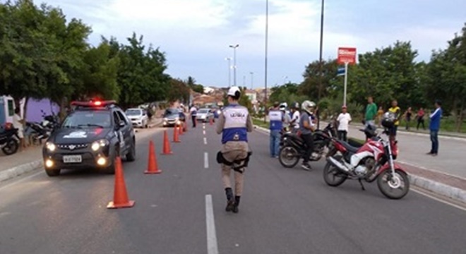 Operações de abordagem a veículos aconteceram em Arapiraca e Rio Largo (Crédito: PM/AL)