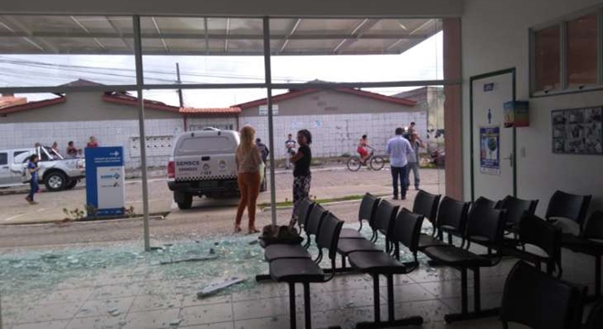 Vândalos depredam unidades de saúde em Maceió (Crédito: Reprodução)