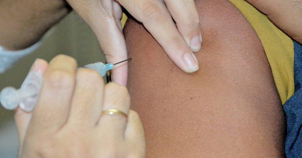 Até às 18h desta sexta-feira (31) o estado de Alagoas vacinou 90,48% do público-alvo — © Carla Cleto