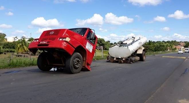 De acordo com testemunhas, o motorista não teria visto um quebra-molas e passado pelo local em alta velocidade — © Cortesia