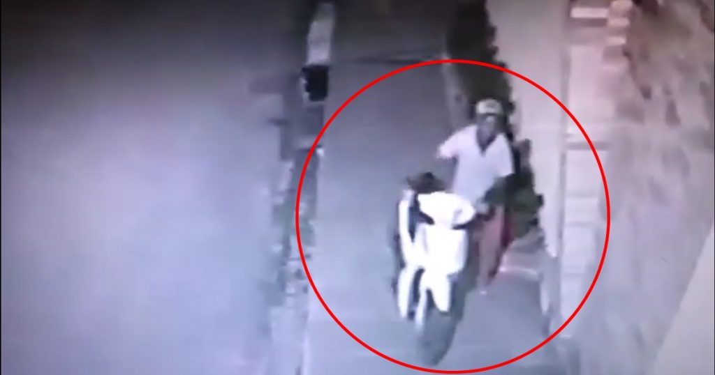 Câmera flagra assaltante roubando moto em frente à casa do prefeito de União