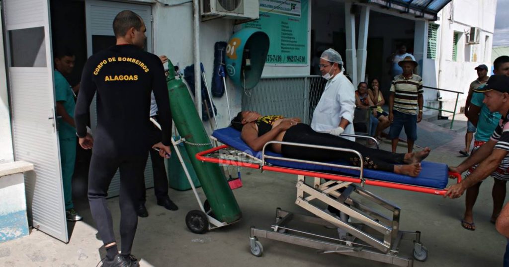 A vítima, identificada apenas como Wilma, foi retirada da água por populares que acionaram o Corpo de Bombeiros (CB) — © Gustavo Lopes/BR104