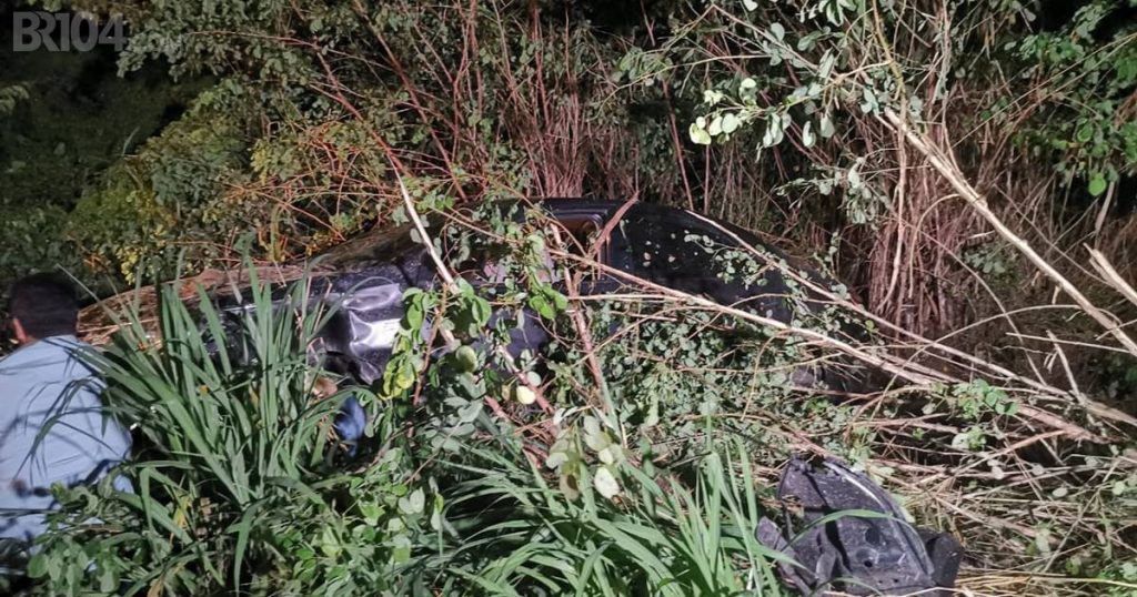 Motorista perde o controle, capota carro e sai ileso de acidente em União