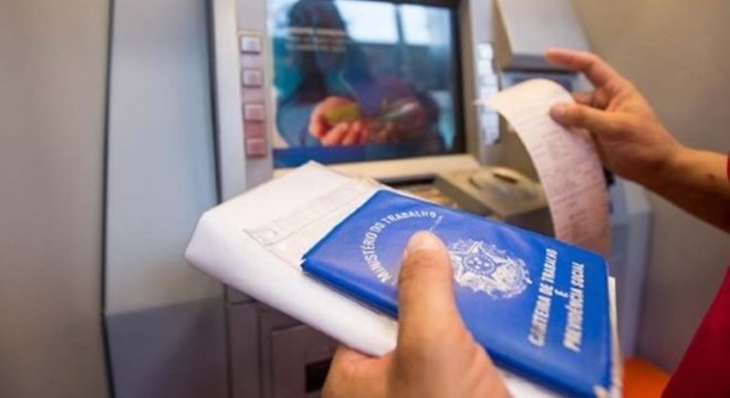 Beneficiários reclamam de dificuldades para sacar o Abono Salarial Pis/Pasep — © Reprodução/Internet