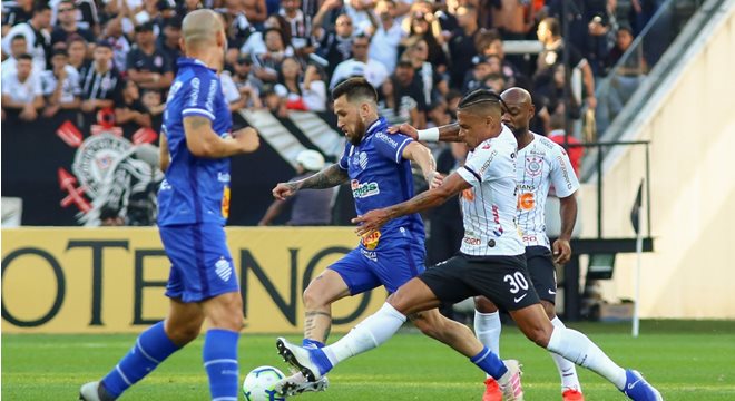 Corinthians domina partida e vence CSA por 1 a 0