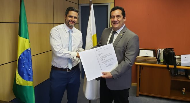 Deputado se reunir com presidente da Anatel para reivindicar torres móveis em comunidade carente de Arapiraca — © Reprodução/Internet