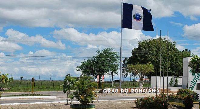 Menina de 11 anos é baleada durante discussão em ônibus escolar